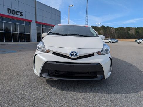 Used 2017 Toyota Prius V Four image 8