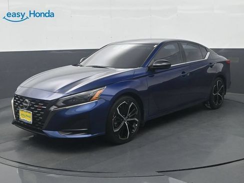 Used 2024 Nissan Altima 2.5 SR FWD image 3