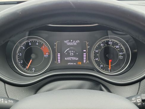 Used 2021 Jeep Cherokee Latitude Lux w/ Sun & Sound Group FWD image 24