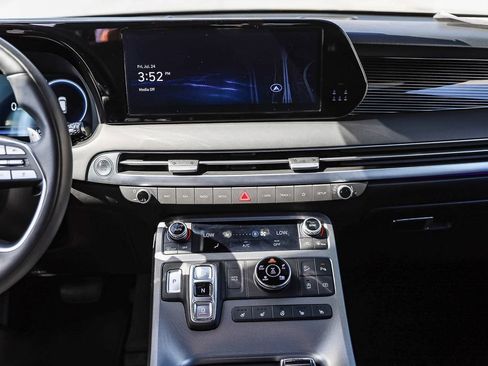 Certified 2025 Hyundai Palisade Calligraphy AWD/4WD image 13