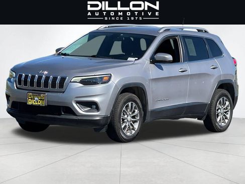 Used 2019 Jeep Cherokee Latitude Plus w/ Cold Weather Group AWD/4WD image 8