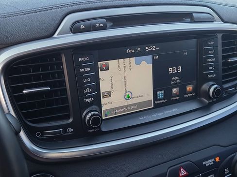 Used 2017 Kia Sorento SX image 29