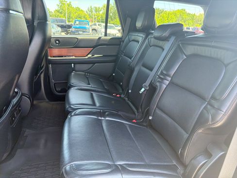 Used 2019 Lincoln Navigator Reserve AWD/4WD image 13