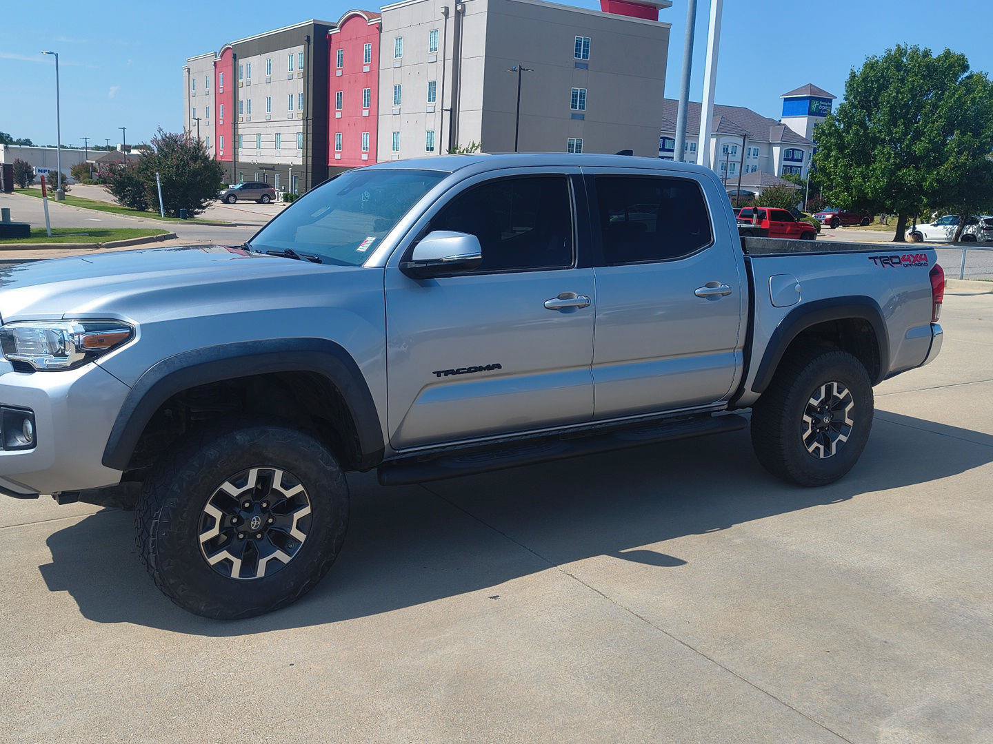 Used 2019 Toyota Tacoma TRD Off-Road AWD/4WD image 12
