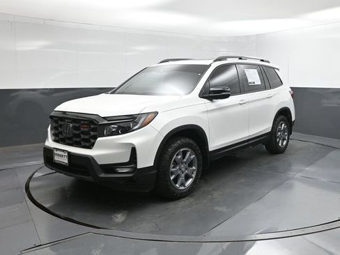 Used 2025 Honda Passport TrailSport image 1