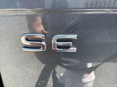 Certified 2023 Volkswagen Tiguan SE R-Line FWD image 31