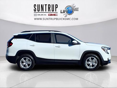 Used 2023 GMC Terrain SLE w/ Driver Convenience Package image 3
