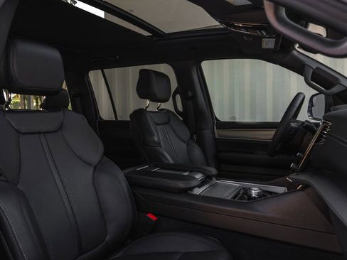 Used 2024 Jeep Wagoneer Series II image 28