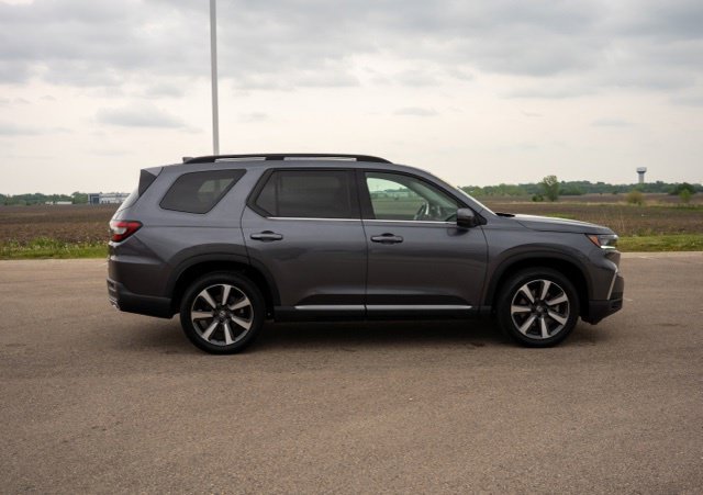 Used 2025 Honda Pilot Touring image 8