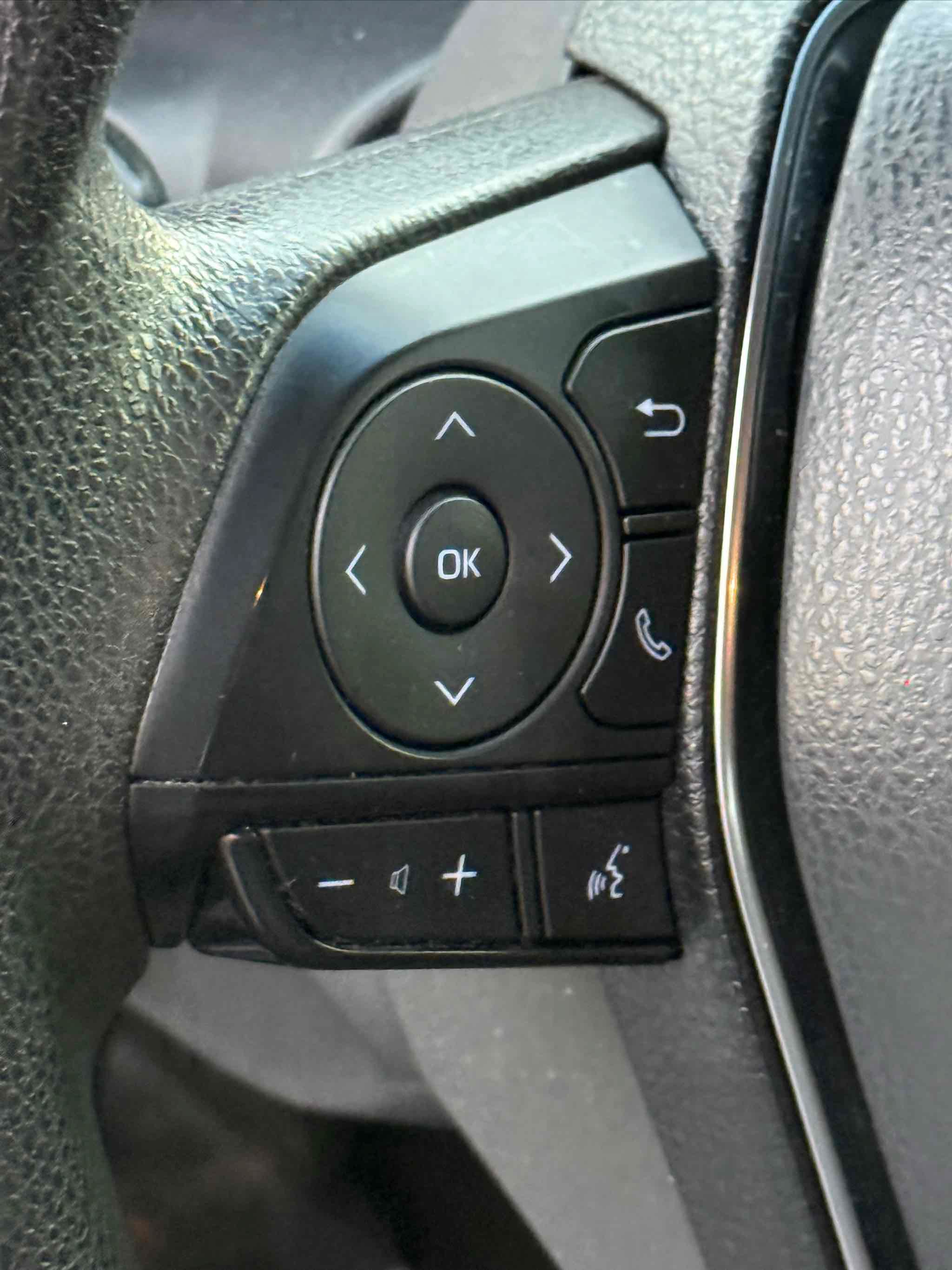 Used 2020 Toyota Camry LE w/ Carpet Mat Package FWD image 22