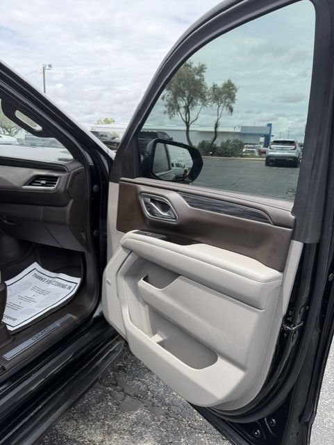 Used 2023 GMC Yukon XL SLT AWD/4WD image 22