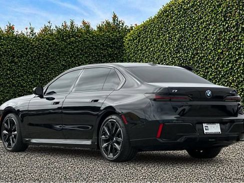 Used 2025 BMW i7 xDrive60 w/ Executive Package AWD/4WD image 6