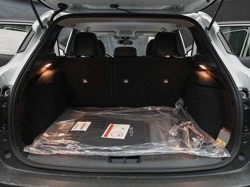 New 2025 Nissan Kicks SR image 19