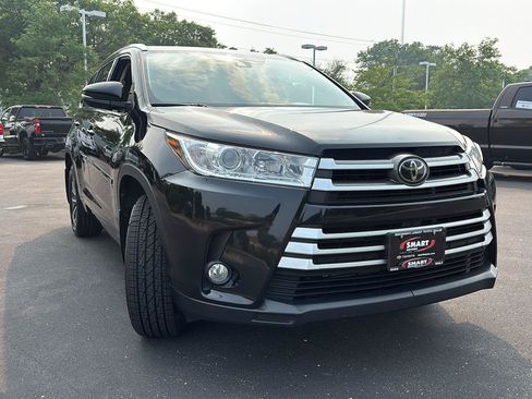 Used 2018 Toyota Highlander XLE AWD/4WD image 6