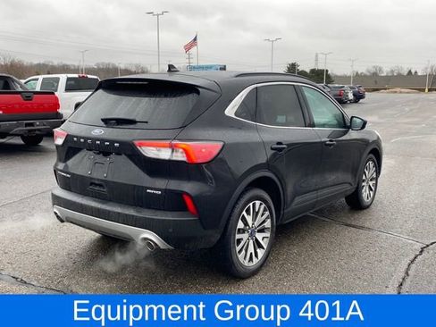 Used 2022 Ford Escape Titanium image 3