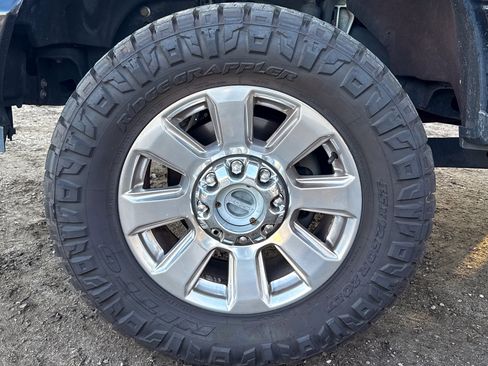 Used 2022 Ford F250 Platinum w/ FX4 Off-Road Package image 3