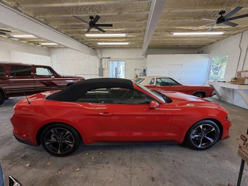 Used 2018 Ford Mustang Convertible image 2