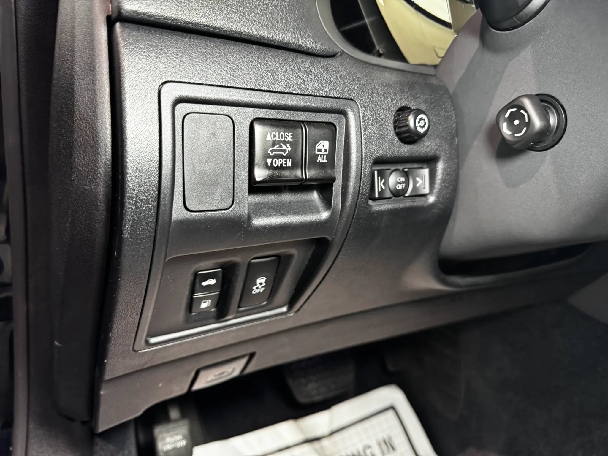 Used 2013 Lexus IS 250C w/ Luxury Pkg RWD image 24