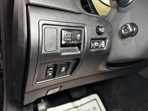 Used 2013 Lexus IS 250C w/ Luxury Pkg RWD image 24