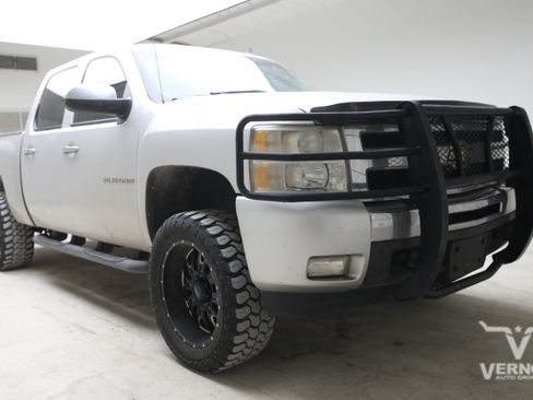 Used 2011 Chevrolet Silverado 1500 LT w/ Regional Value Package AWD/4WD image 6