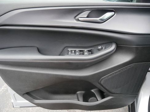 Used 2024 Jeep Grand Cherokee Altitude image 8