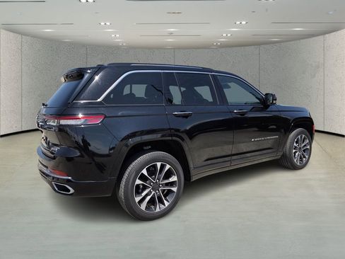 Used 2022 Jeep Grand Cherokee Overland image 3