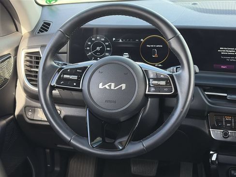Certified 2025 Kia Seltos EX w/ EX Sunroof Package FWD image 13