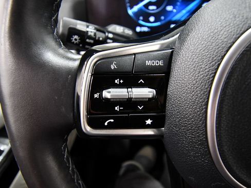 Certified 2024 Kia Carnival SX Prestige FWD image 21
