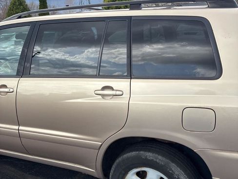 Used 2005 Toyota Highlander 4WD image 8