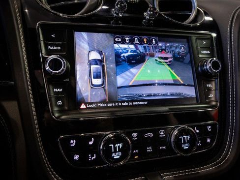 Used 2018 Bentley Bentayga image 53