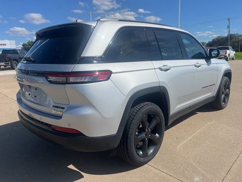 Used 2024 Jeep Grand Cherokee Limited w/ Black Appearance Package image 4