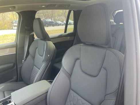 Used 2025 Volvo XC90 B6 Plus AWD/4WD image 17