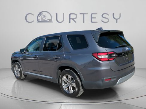Used 2025 Honda Pilot EX-L image 5