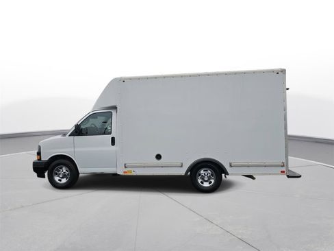 Used 2018 Chevrolet Express 3500 w/ Driver Convenience Package image 8