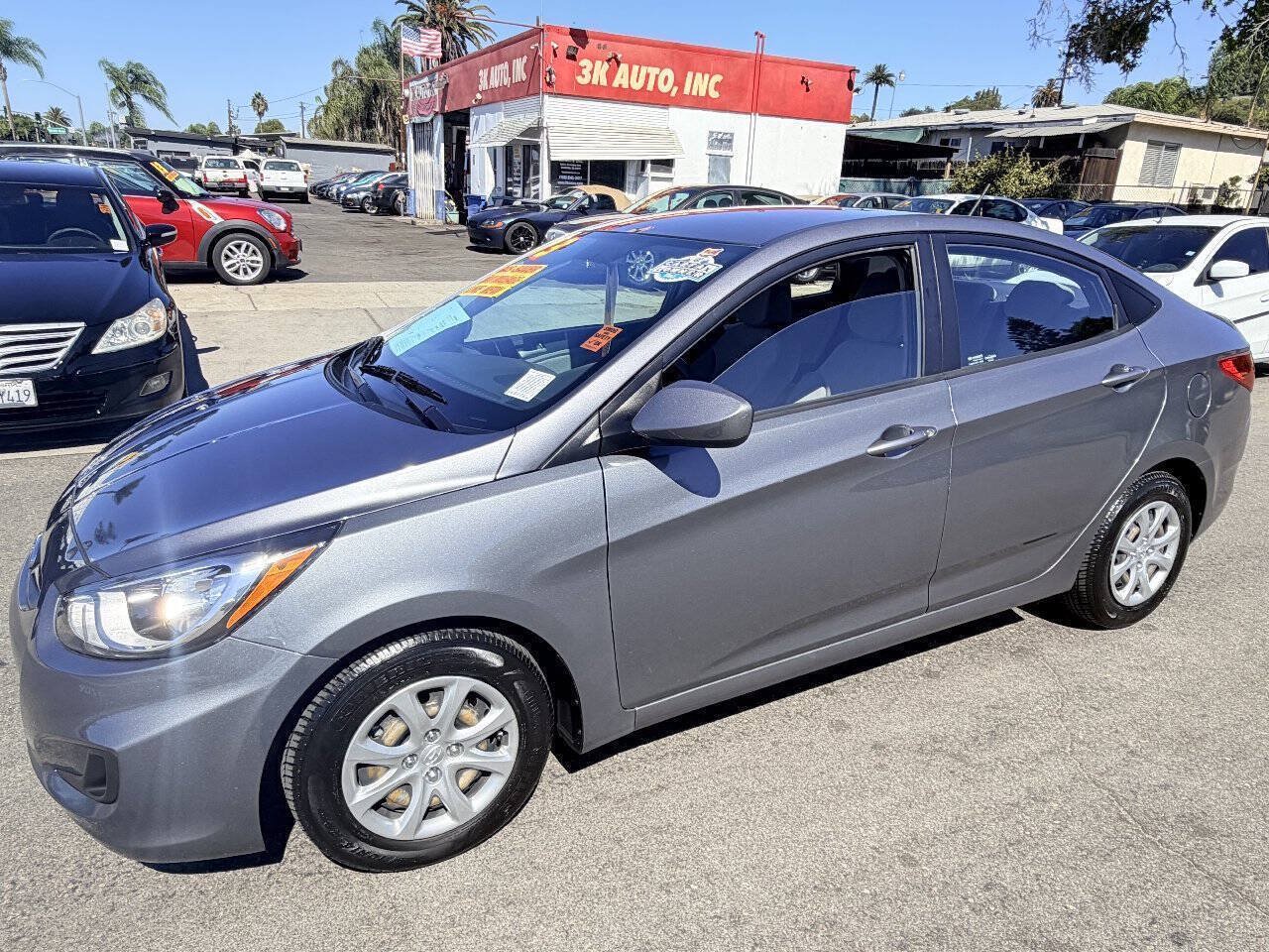 Used 2013 Hyundai Accent GLS FWD image 2