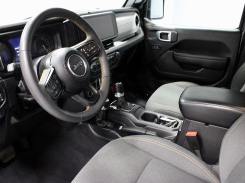 Used 2024 Jeep Wrangler Unlimited AWD/4WD image 21
