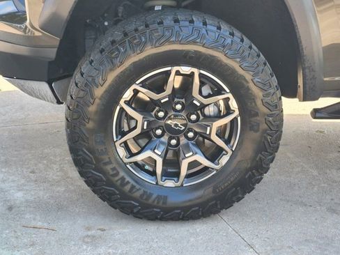 Used 2023 Chevrolet Colorado ZR2 w/ ZR2 Convenience Package III image 17