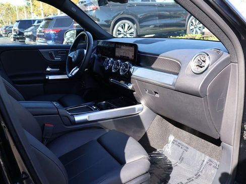 Used 2025 Mercedes-Benz GLB 250 w/ Driver Assistance Package image 27
