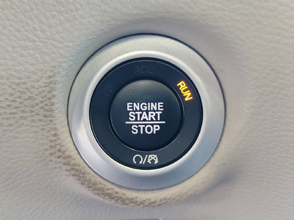 Used 2024 Chrysler Pacifica Limited FWD image 35