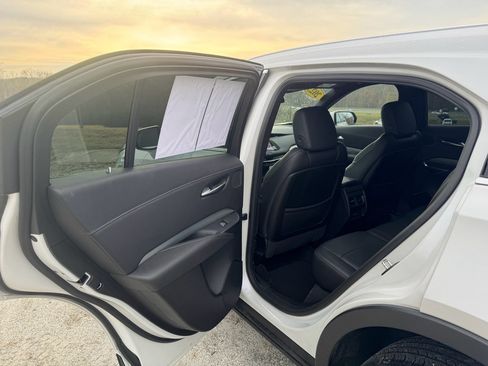 Used 2023 Cadillac XT4 Premium Luxury image 13