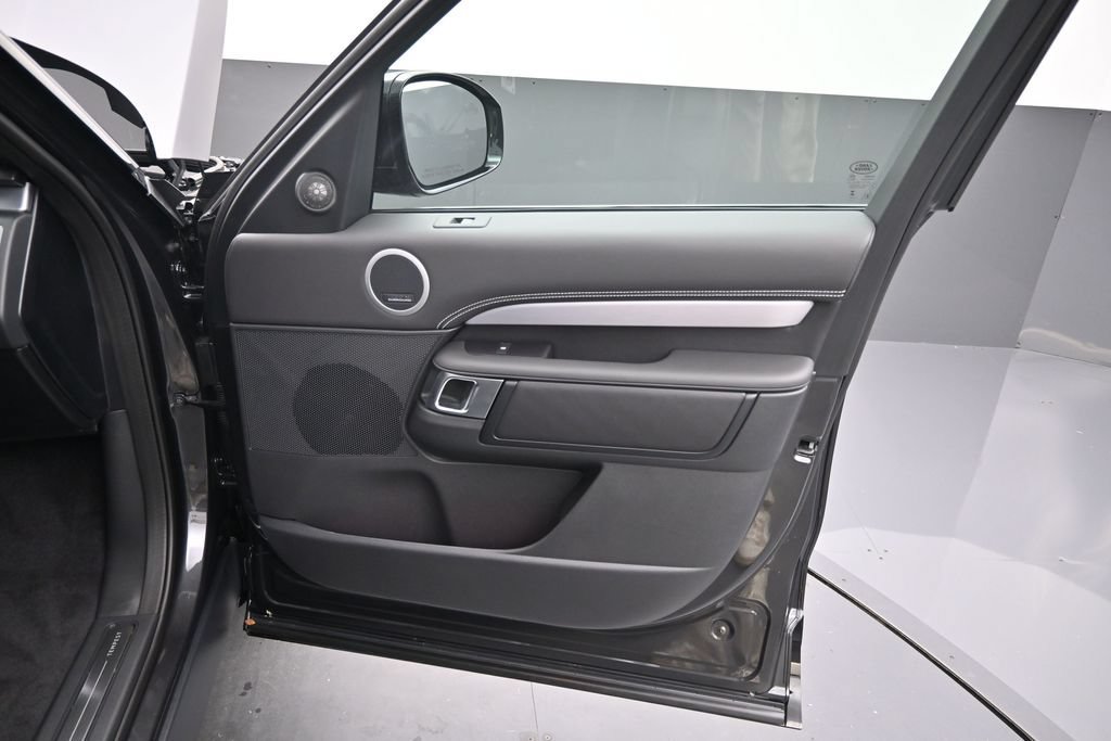 New 2026 Land Rover Discovery Limited Edition AWD/4WD image 4
