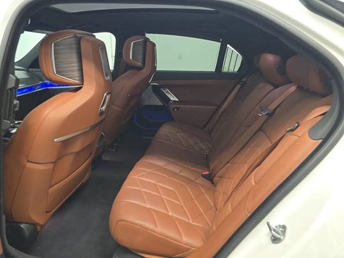 Used 2024 BMW i7 xDrive60 AWD/4WD image 8