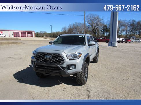 Used 2020 Toyota Tacoma TRD Off-Road image 2