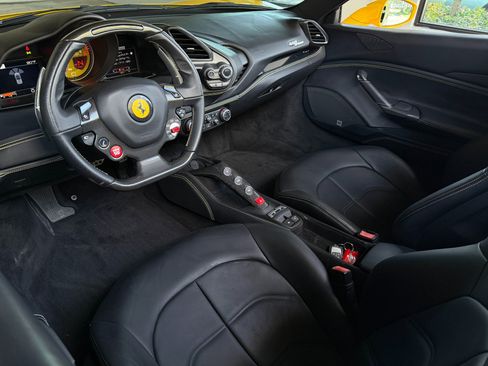Used 2018 Ferrari 488 Spider image 39
