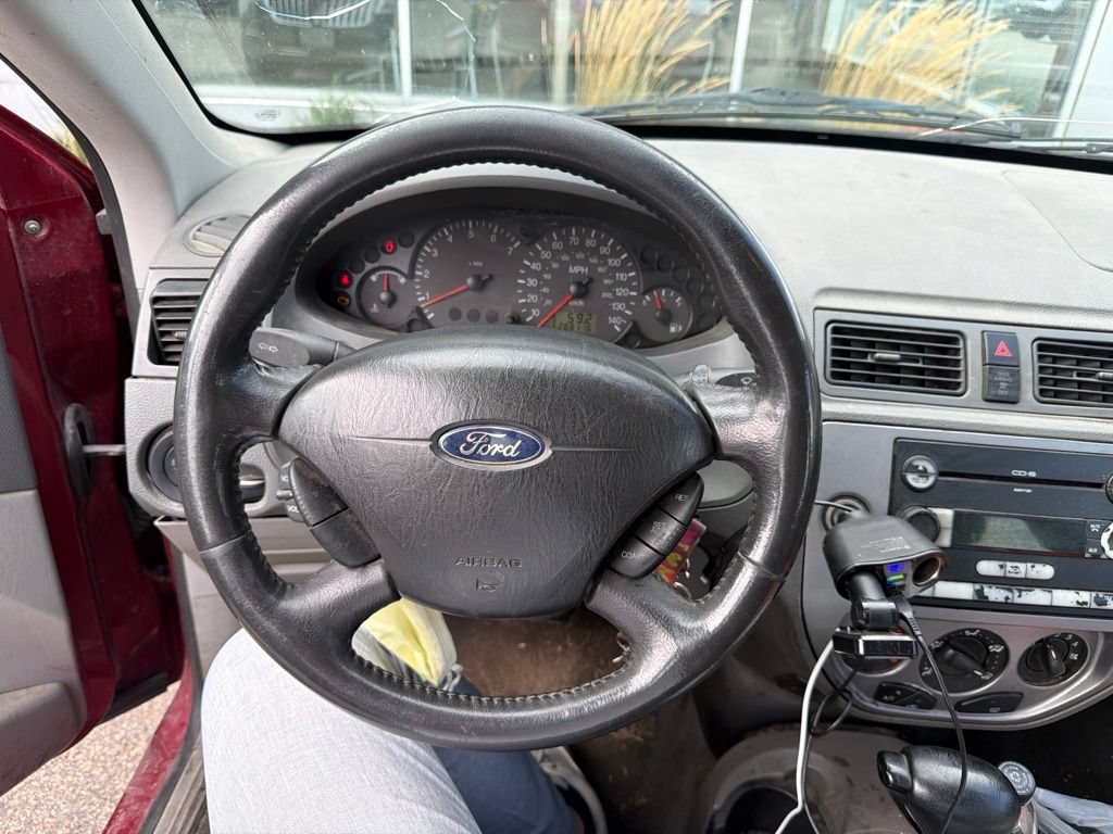 Used 2005 Ford Focus ZX4 Sedan FWD image 11