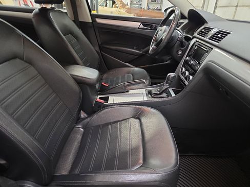Used 2012 Volkswagen Passat 3.6 SE FWD image 40