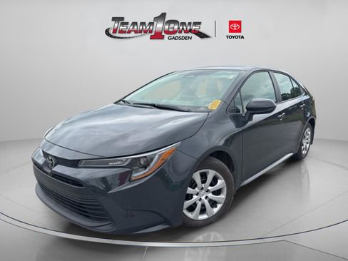 Used 2025 Toyota Corolla LE FWD image 4