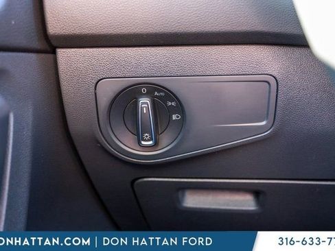Used 2023 Volkswagen Tiguan SE image 14
