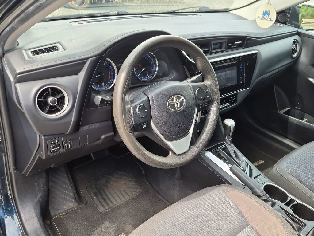 Used 2018 Toyota Corolla LE FWD image 34