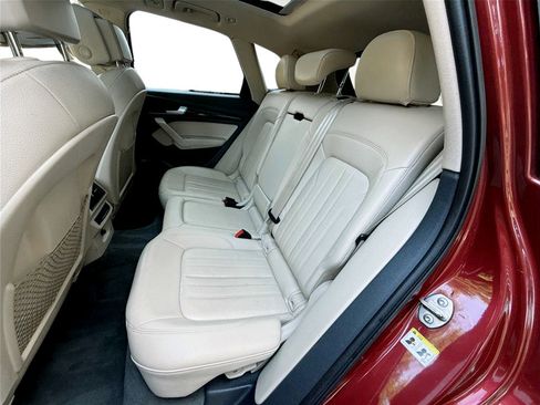 Used 2018 Audi Q5 2.0T Premium Plus w/ Premium Plus Package image 38